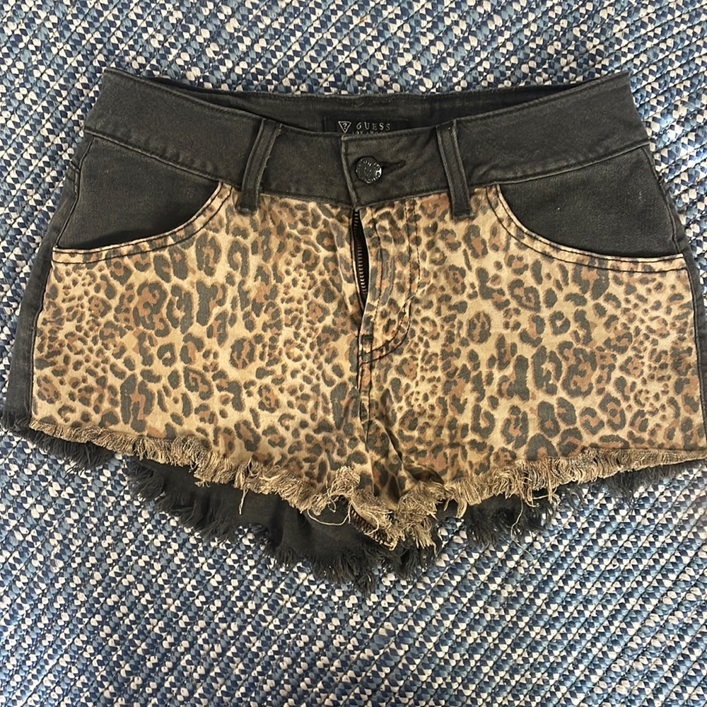 Jean cheat print shorts size 24
